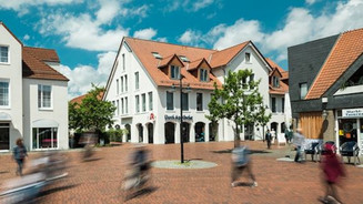 Wegovy: Inhaber jagt Rezeptfälscher Die Dorf-Apotheke in Bielefeld von außen. Mehr dazu im Artikel.