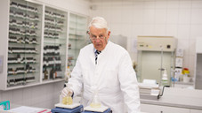 steffens1 kronen-apo kiel sebastian weimar Der Apotheker, dem Augenärzte vertrauen