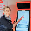 Terminal plus Abholautomat: „Ich finde diese Kombi toll“ Apothekerin Ursula Porten-Bergmann präsentiert ihren Terminal