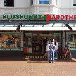 Pluspunkt-Apotheke 3 Frink Business Montags: Warteschlange vor der Pluspunkt-Apotheke