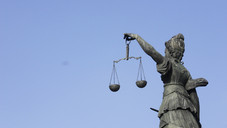 justitia-michael-thurm-flickr Apotheker vs. Ärzte: Prominente Fälle vor Gericht