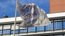 nestle fahne aaneu 01 Nestlé tauscht L'Oréal gegen Galderma