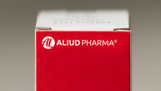 Umkarton eines Arzneimittels mit Aufschrift Aliud Pharma.