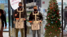 Flashmob-Konzert vor Apotheke Flashmob-Konzert vor Apotheke