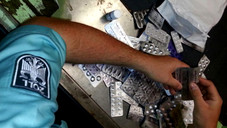 zoll untersuchung2 interpol Großrazzia gegen Arzneimittelfälscher