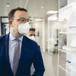 Spahn-Mail geht ans OLG Jens Spahn mit Maske