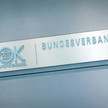 aok bundesverband schild domma Logo des AOK Bundesverbands