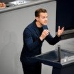 Mieves trommelt für Cannabis-Plattformen Matthias Mieves im Bundestag