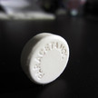 paracetamol-tablette-aa Foto: Eine einzelne Tablette mit Paracetamol-Einstanzung.