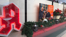 Schaufenster: Tannen und Kunstschnee Schaufenster: Tannen und Kunstschnee