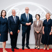 Rundgang mit Botschafterin: Woidke bei Takeda v.l.n.r.: Chris Buttkus (Geschäftsführerin und Standortleiterin des Werks in Oranienburg), Dr. Thomas Wozniewski (Takeda Global Manufacturing & Supply Officer), Dr. Dietmar Woidke (Ministerpräsident des Landes Brandenburg), I. E. Mitsuko Shino (Botschafterin von Japan), Dr. Ingeborg R. Borgheim (Geschäftsführerin Takeda Deutschland)
