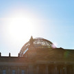 bundestag 20130829-1 eh Die Sonne scheint hell über der Reichstagskuppel. Mehr dazu im Artikel.