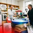 Apotheken sollen Heizlüfter und Sandsäcke abgeben KI-erstelltes und übertriebene Darstellung, dass Apotheken künftig Klimageräte, Schneeschippen usw abgeben