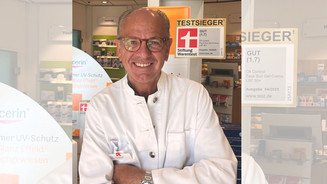 Weniger Retax: „Bin begeistert vom E-Rezept“ Apotheker Hubertus Nehring lächelt im weißen Kittel.