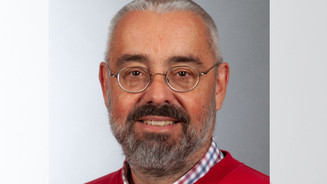 Apotheker: dm-Apotheke ist Sortimentsverengung Apotheker Ulrich Geltinger lächelt. Mehr dazu im Artikel.