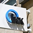 Hilfsmittel: Was gilt bei den IKKen? Foto: IKK-Schild an einer Hausfassade
