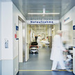 Nachbesserungen an Klinikreform beschlossen Symbolbild, Flur einer Notaufnahme