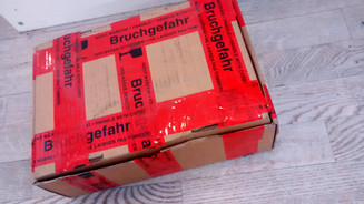 „Warum lehnt die Bundesregierung das ab?“ Päckchen auf Fußboden