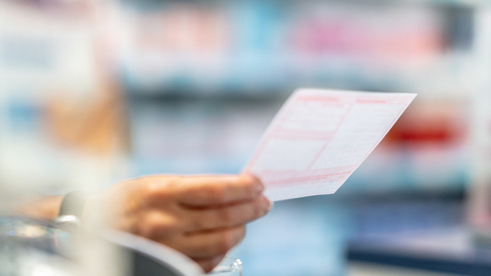 Rezeptfälscher vs. Apotheken vs. Kassen Rezeptfälscher vs. Apotheken vs. Kassen