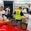 Nach Minijob-Aus: Schüler kapern Apotheke Montage der verschiedenen Hilfsjobs in der Apotheke ausgeführt durch Schüler:innen