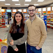 Nach Tod des Inhabers: Apothekerpaar sichert Standort Foto: Das Apothekerpaar Imran und Ramazan Özkul in der Apotheke.