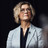 Krankschreibung: Lange Ausfälle sind größte Kostentreiber Das Foto zeigt Anne-Kathrin Klemm, Vorständin des BKK Dachverbandes. Sie steht im grauen Blazer vor einem schwarzen Hintergrund.