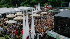 7000 Gäste feiern bei Dr. Theiss 7000 Gäste feiern bei Dr. Theiss