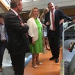 Staatsministerin Kerstin Schreyer besucht Sanacorp in Planegg