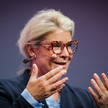 Keine Versprechungen: Borchardt schwört Fraktion ein Simone Borchardt auf der Bühne