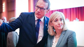 Preis bei Warken: „Schnelle Honorarerhöhung per Verordnung“ Thomas Preis und Nina Warken beim DAT