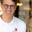 Retaxstreit: Apotheker gewinnt gegen Kasse Johannes Luh vor seiner Apotheke im Portrait