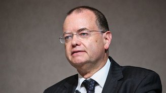 Bauer: Betriebsergebnis 2025 geringer als 2005 Dr. Eckart Bauer spricht auf dem DAV Wirtschaftsforum