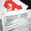steuererklaerung4 apoa aa Foto: Apotheken-A im Hintergrund, Formular im Vordergrund.