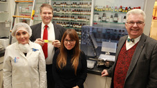 Cemile Giousouf 1 Internationale Rathaus-Apotheke Politiker in Apotheken