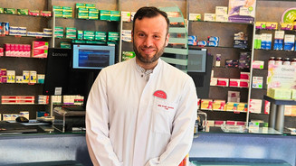 Rezeptfälschung: „Schnellsein ist manchmal nicht genug“ Foto: Inhaber Ahmad Rez in der Alten Hirsch-Apotheke in Halver
