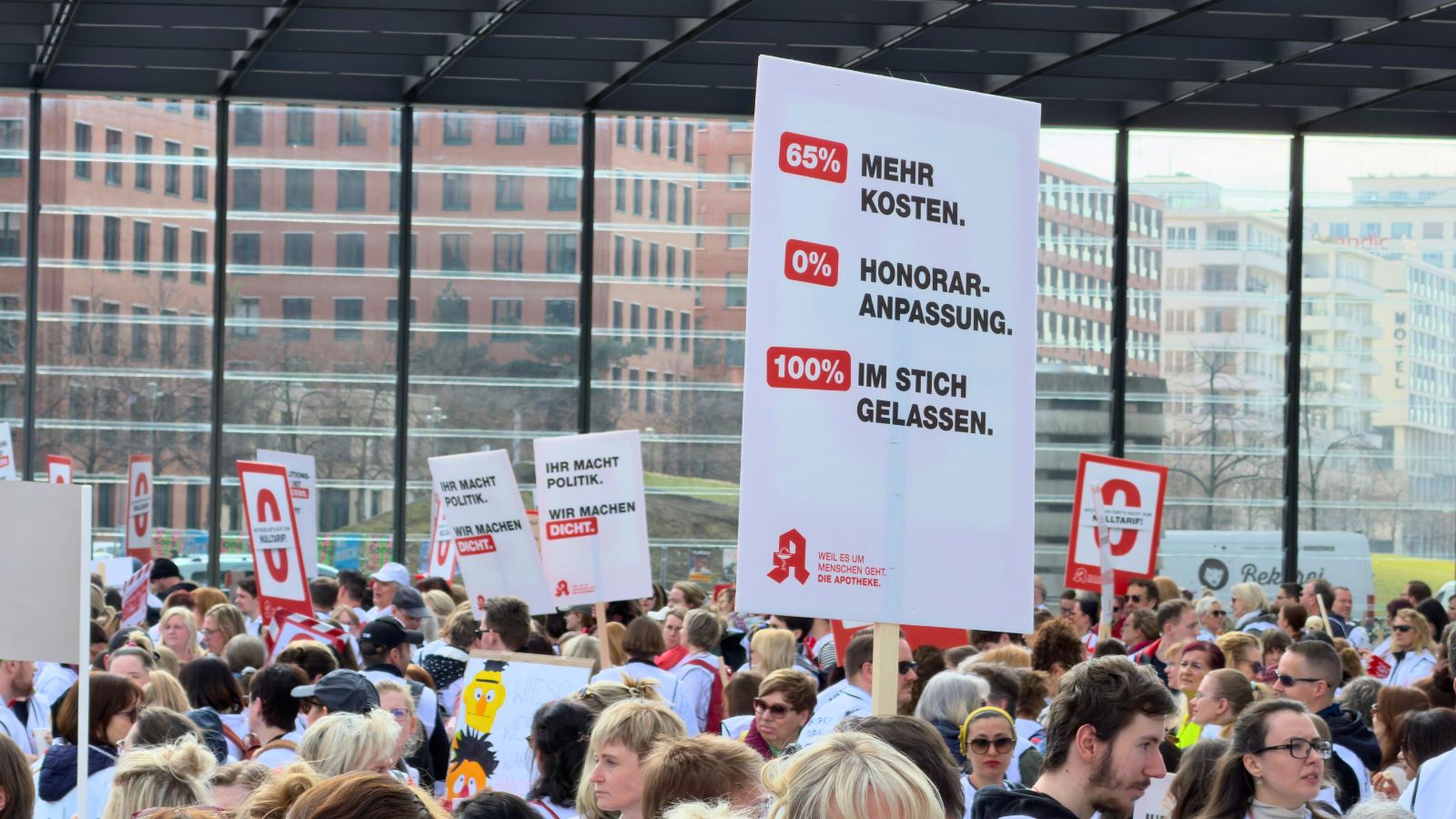 FAZ: Apothekenhonorar vs. Leistungsausschlüsse Überblick beim Protest in Berlin